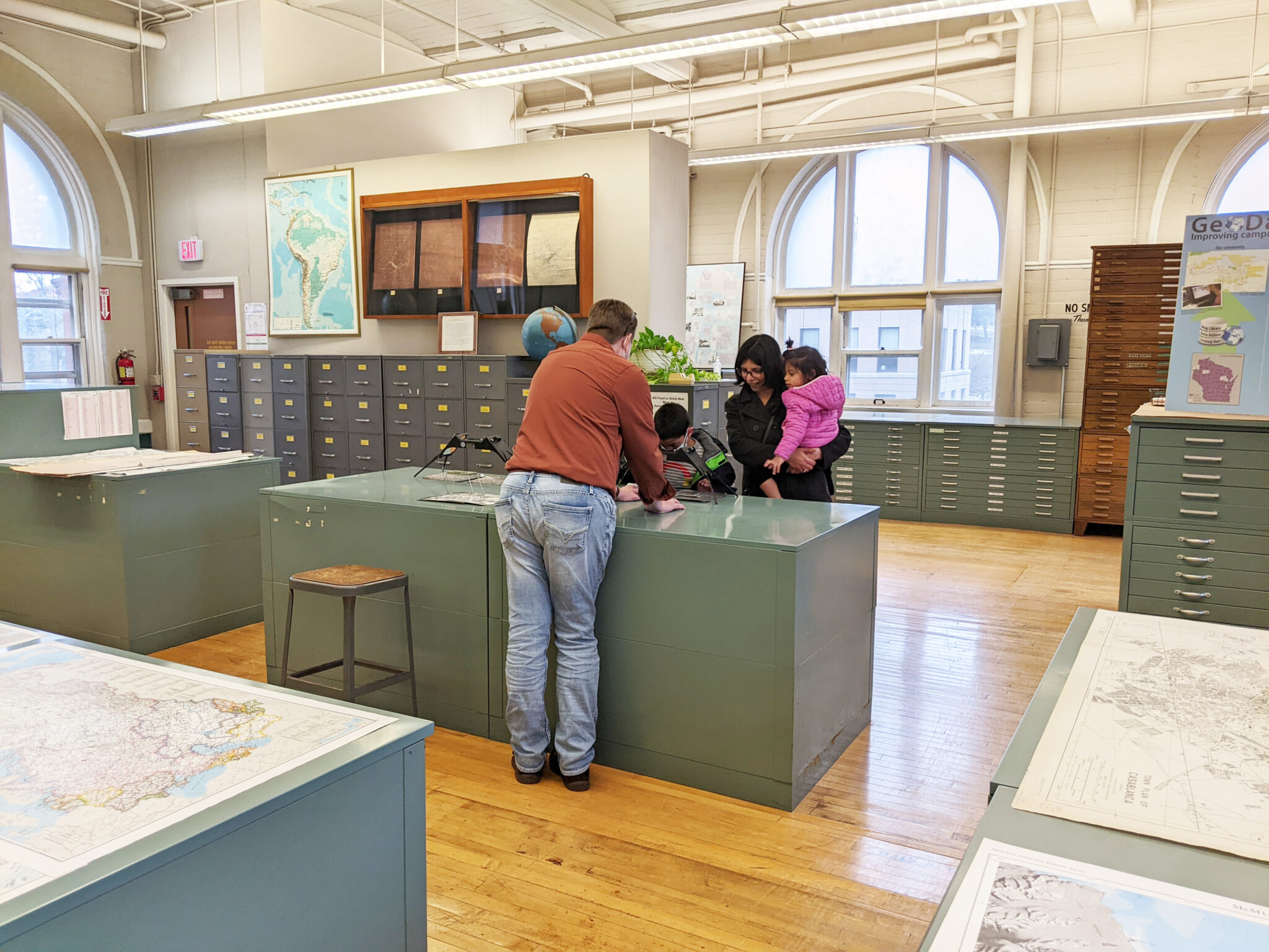 Science Expedition Lab UW Science Expeditions Open House held in Science Hall - MadGeogNews
